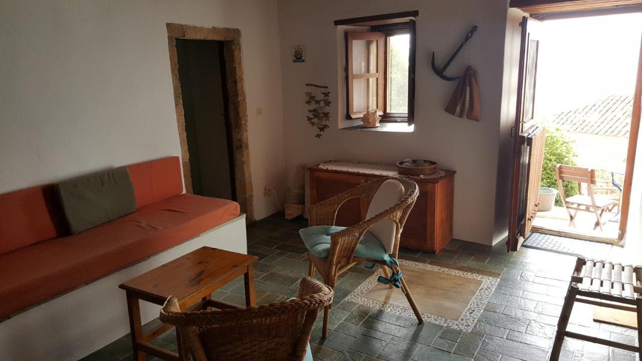 Athina Guesthouse Monemvasia Extérieur photo
